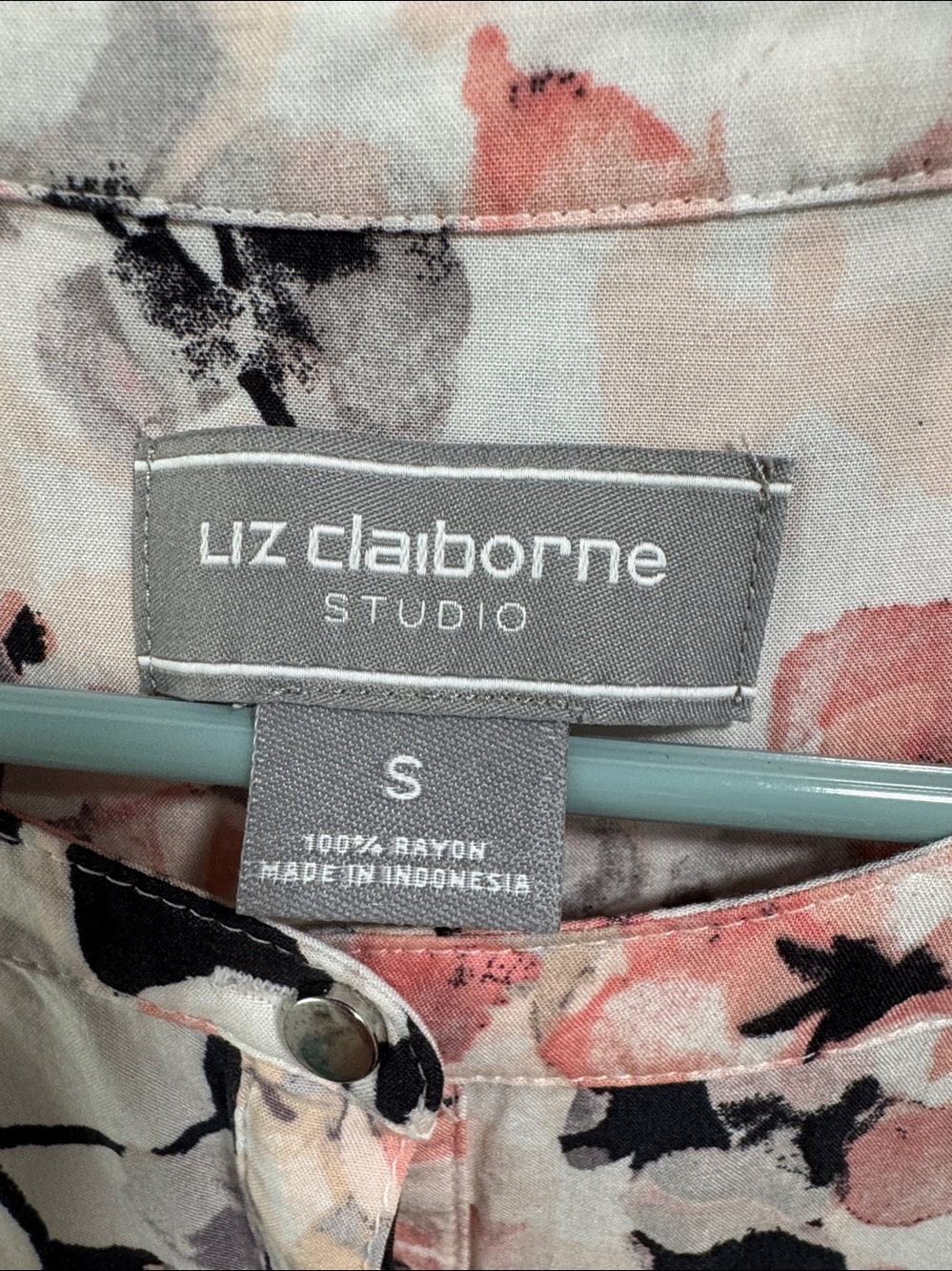 Liz Claiborne Cream Floral Sleeveless Top with Pink and Black Accents - Picture 7 of 10